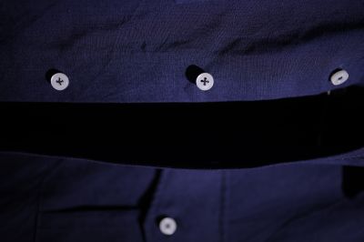 Sơ Mi TRAVALI Linen màu Navy có túi ngực.