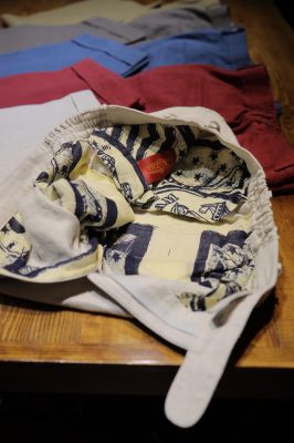 Quần Linen TRAVALI cạp chun 2 bên sườn.