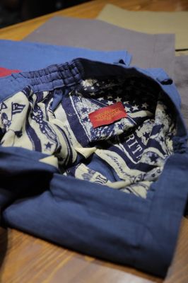 Quần Linen TRAVALI cạp chun 2 bên sườn.